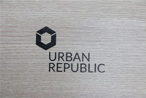 Logo trükkimine puitmaterjalidele WER-D4880UV abil
